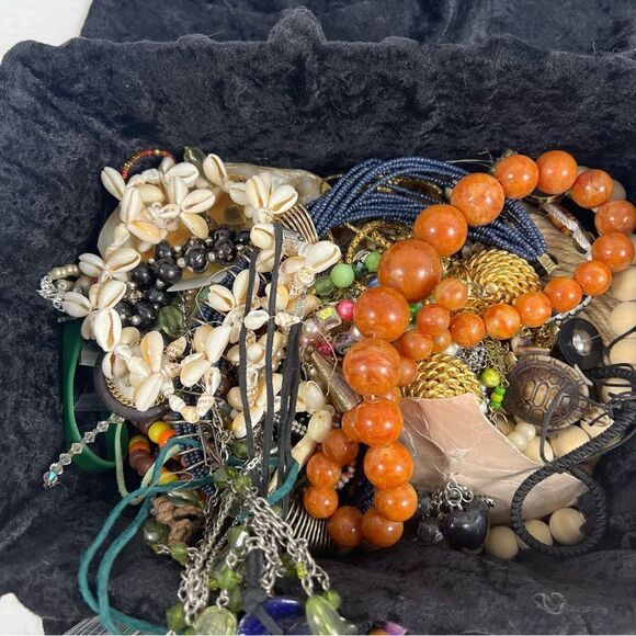 5 pounds of craft jewelry bundle vintage to current for repurpose - Picture 11 of 15